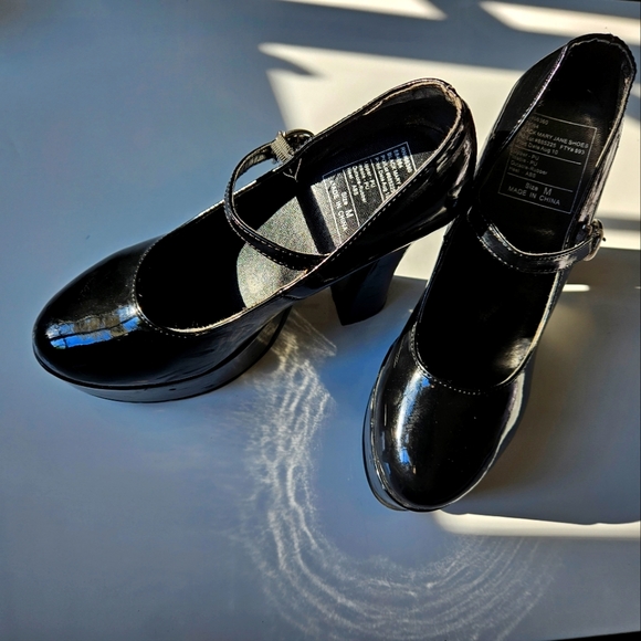black platform Mary jane heels - Picture 3 of 4